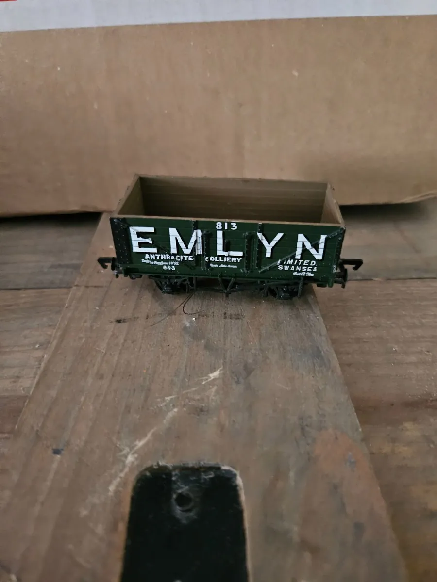 Hornby Lima Triang OO Gauge Wagon - Image 1