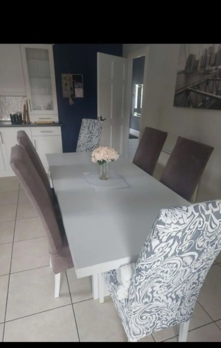 Dining table and chairs - Image 1