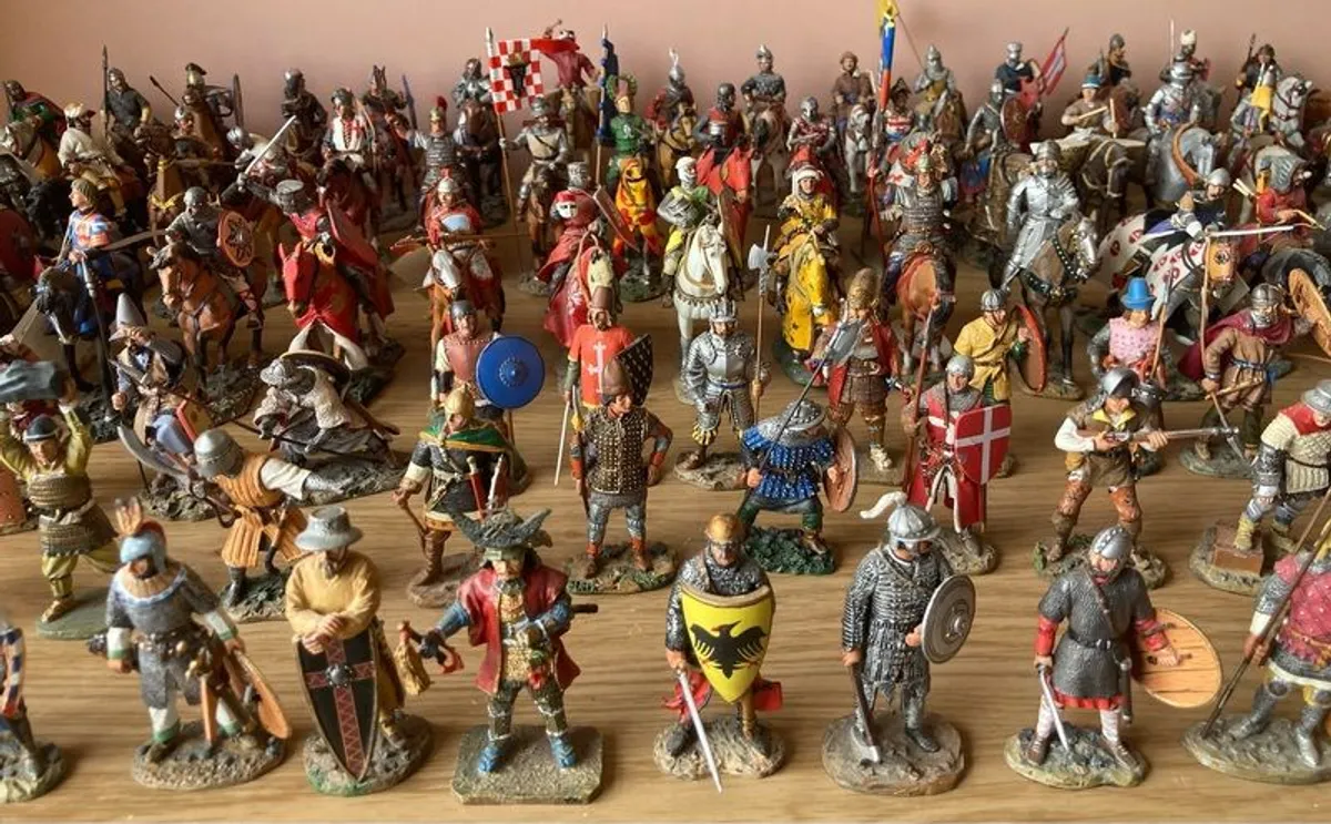 Collection of 98 Medieval Warrior figurines and booklets - Image 2