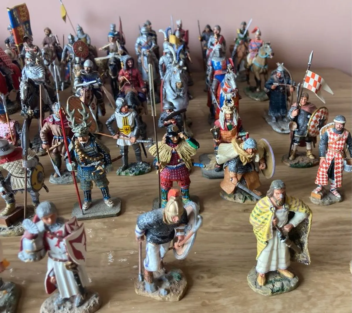 Collection of 98 Medieval Warrior figurines and booklets - Image 3