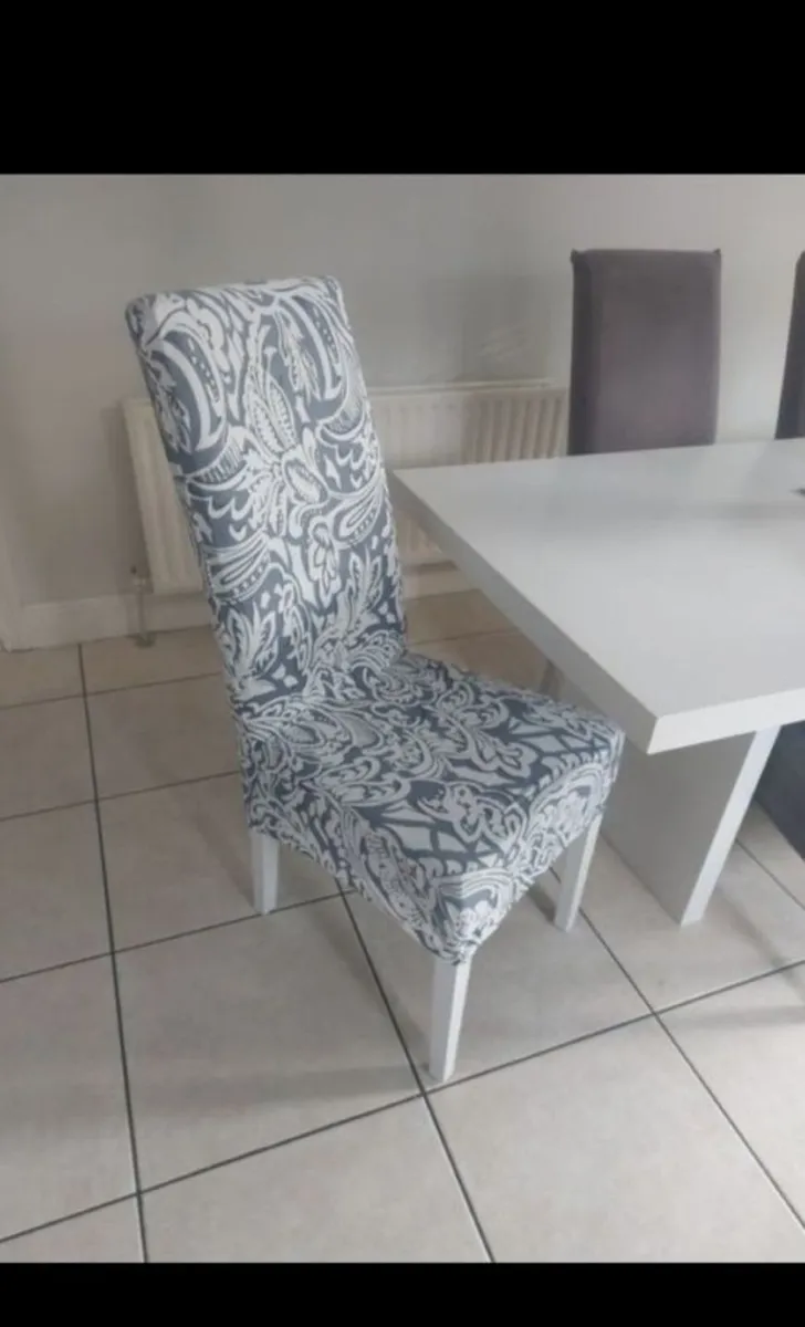 Dining table and chairs - Image 3