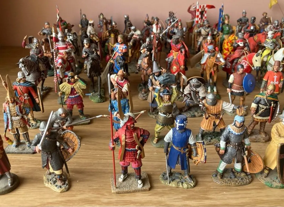 Collection of 98 Medieval Warrior figurines and booklets - Image 1