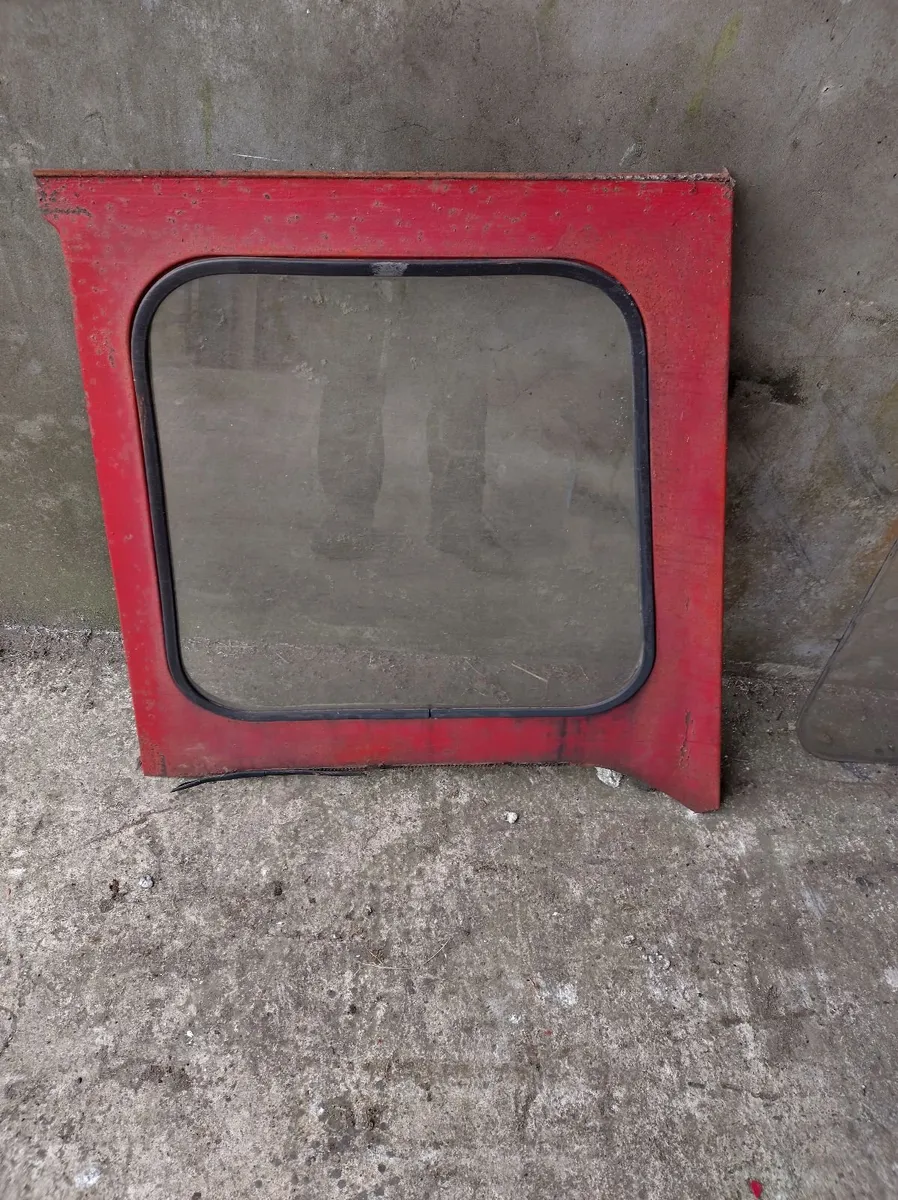 1971 Massey Ferguson 135 Tractor parts - Image 3