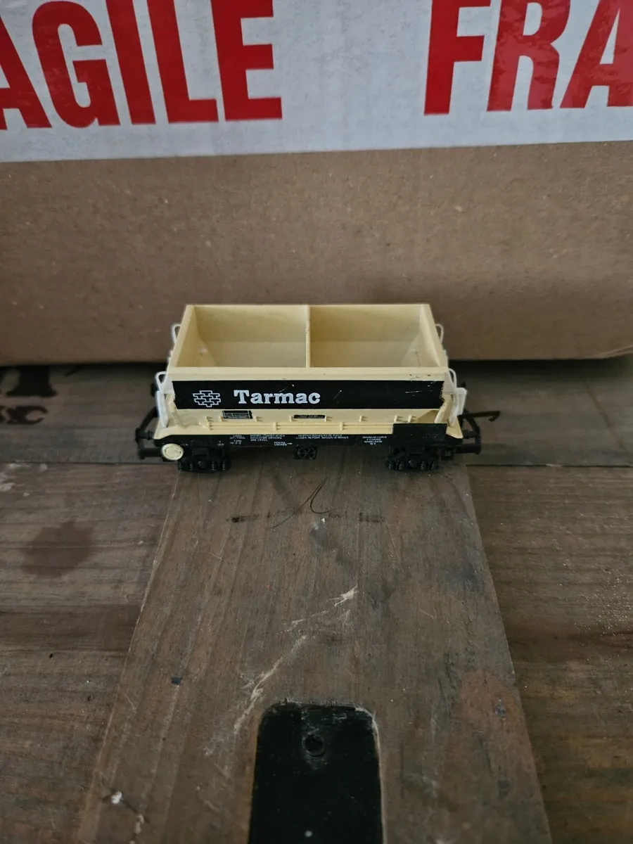 Hornby Lima Triang OO Gauge Wagon - Image 1