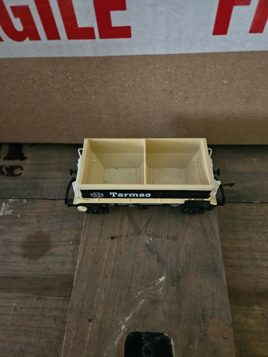 Hornby Lima Triang OO Gauge Wagon - Image 2