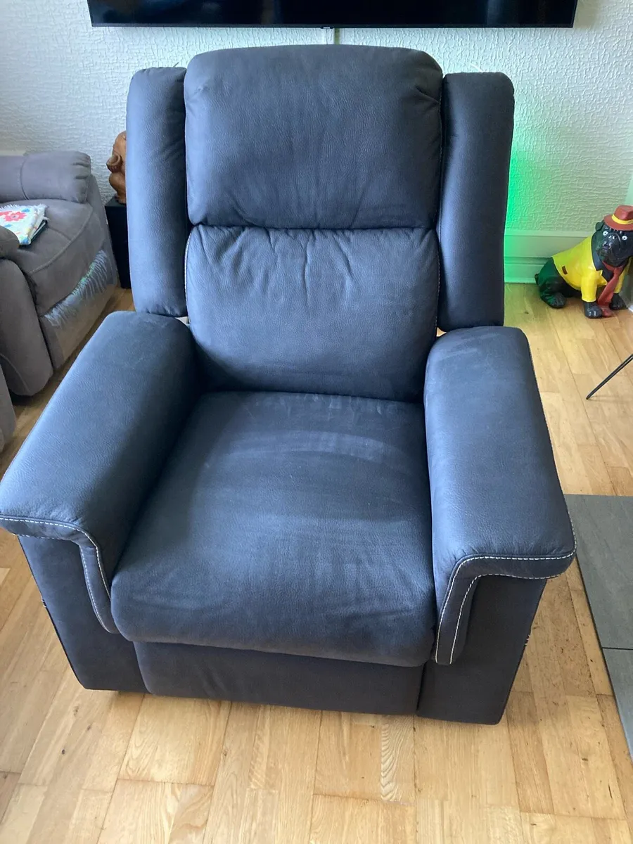 Rise/recliner chair - Image 1