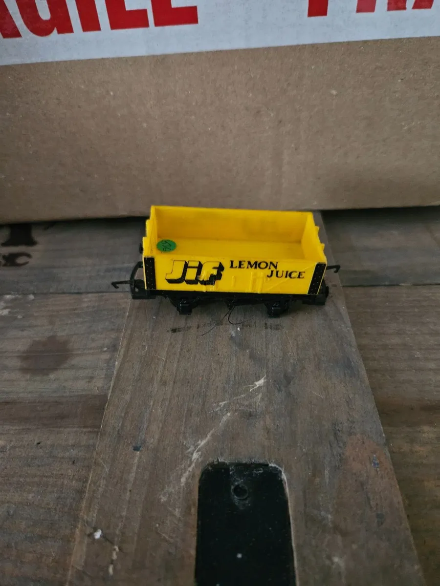 Hornby Lima Triang OO Gauge Wagon - Image 2