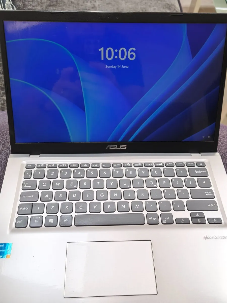 Laptop - Image 3