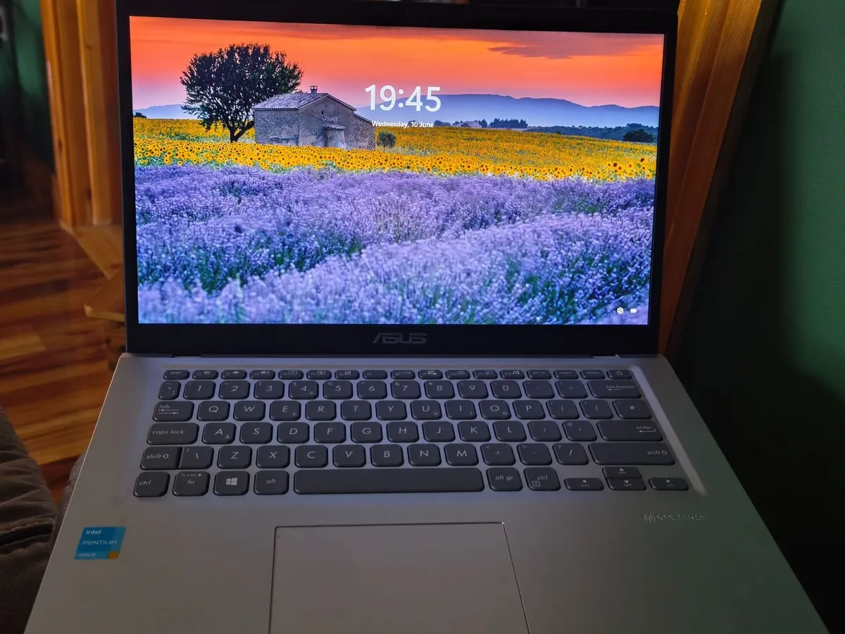 Laptop - Image 4