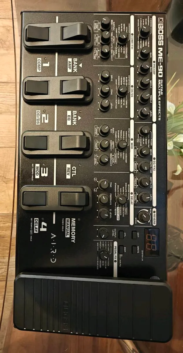 BOSS ME 90 effects pedal