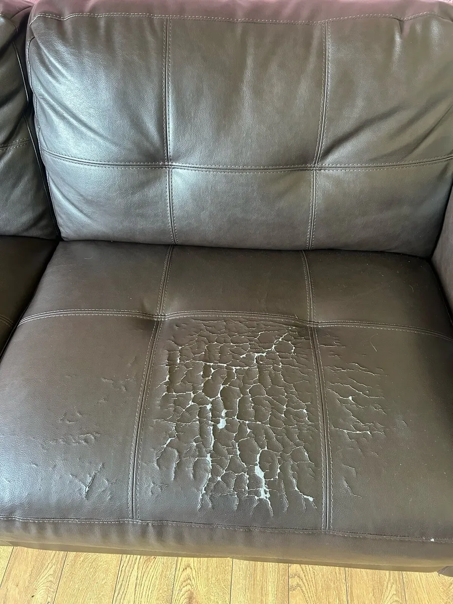Couch and two chairs - Image 3