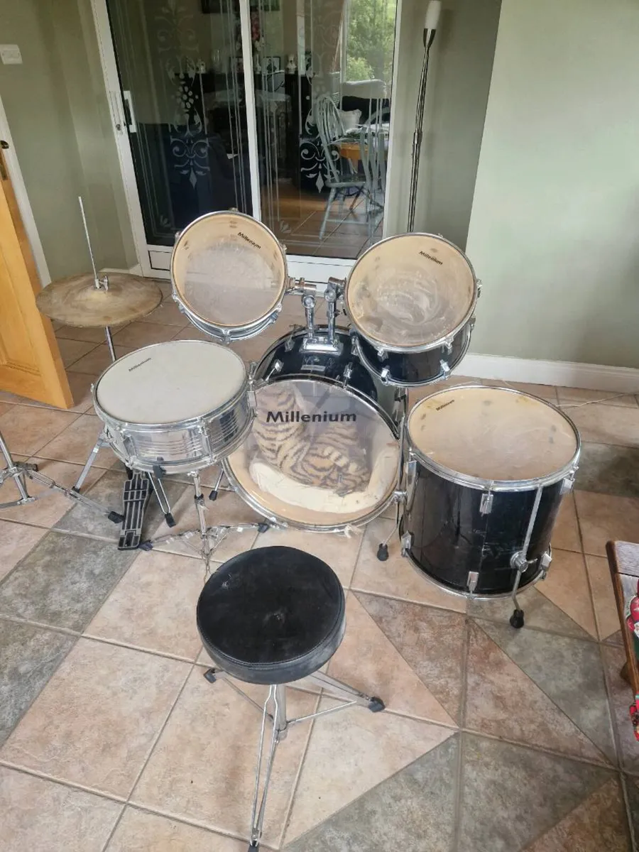Drum kit - Image 1