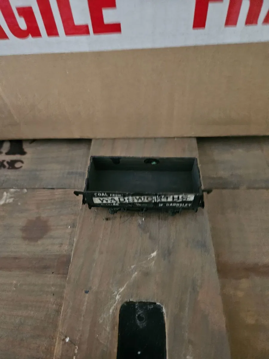 Hornby Triang Lima OO Gauge Wagon - Image 1