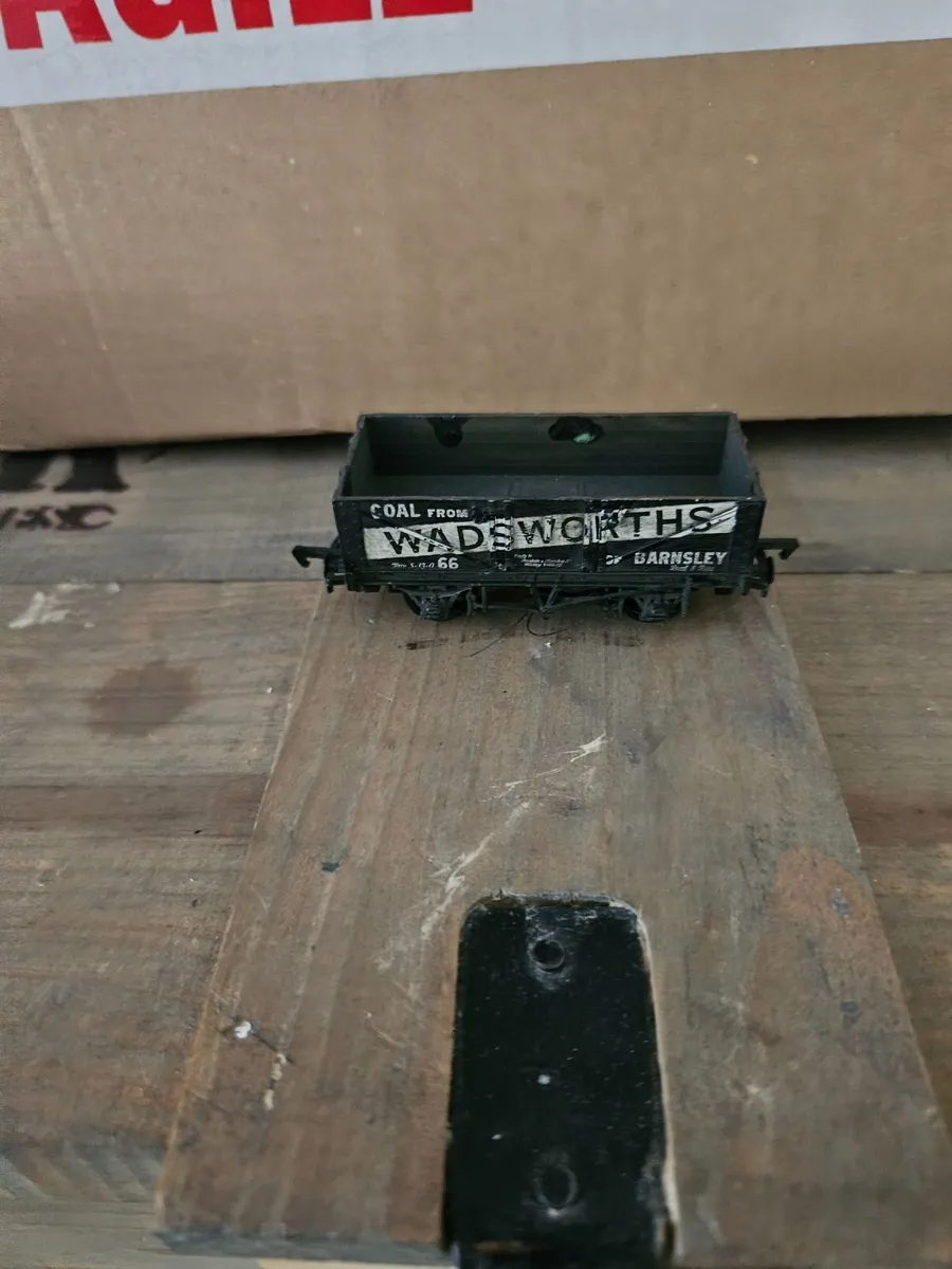 Hornby Triang Lima OO Gauge Wagon - Image 2
