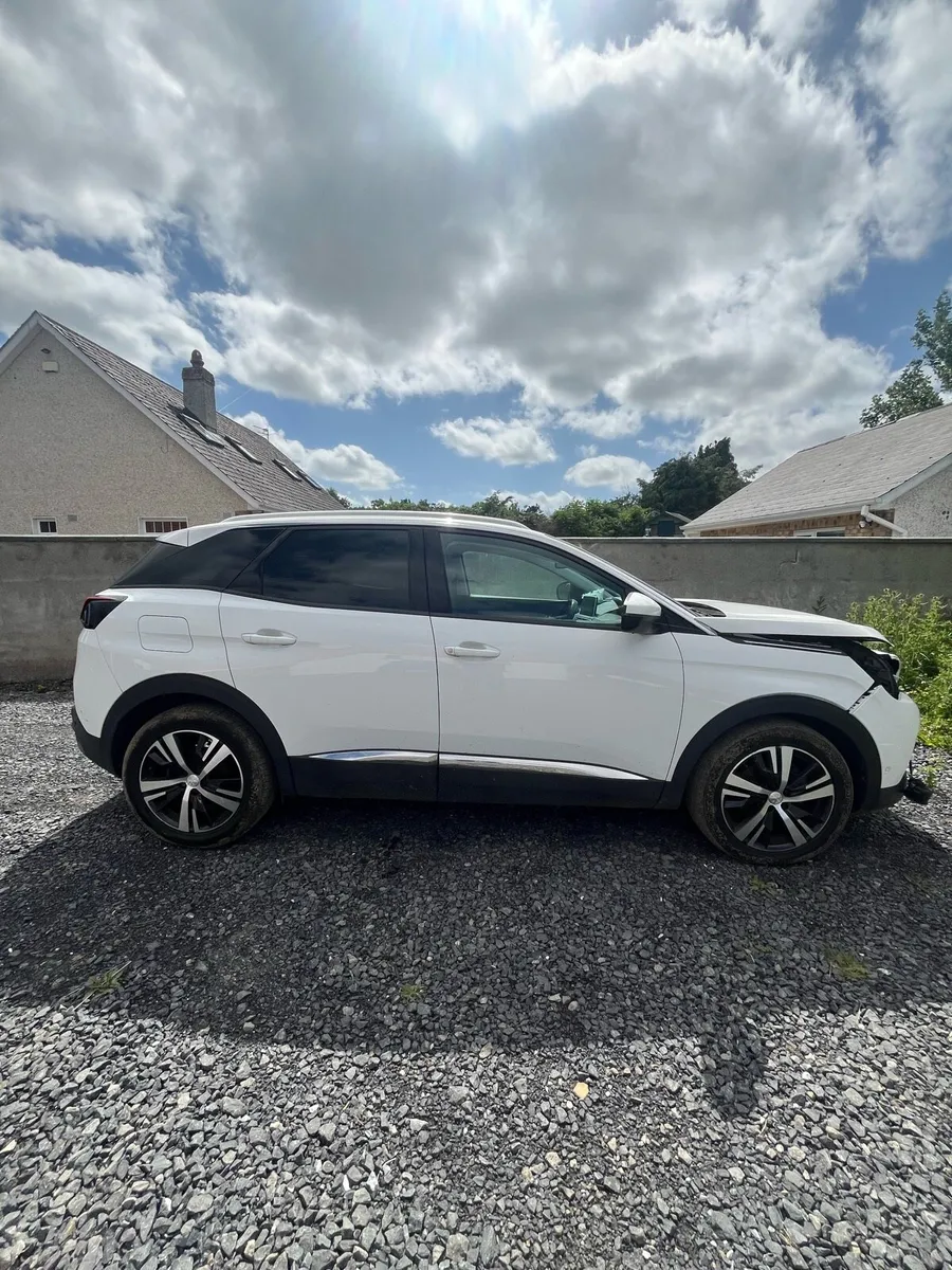 2018 Peugeot 3008 Allure - Image 3