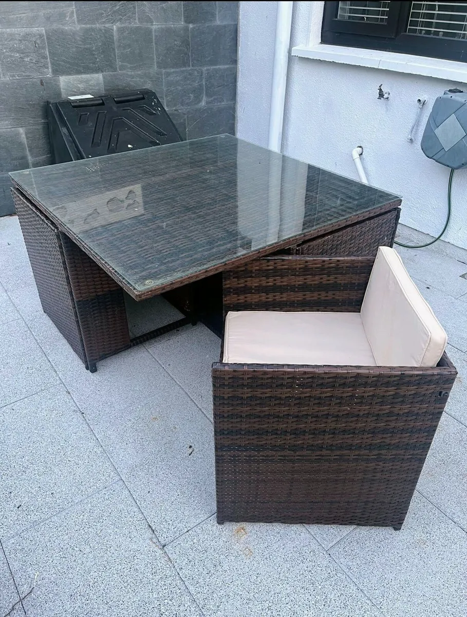Garden table and chairs - Image 2
