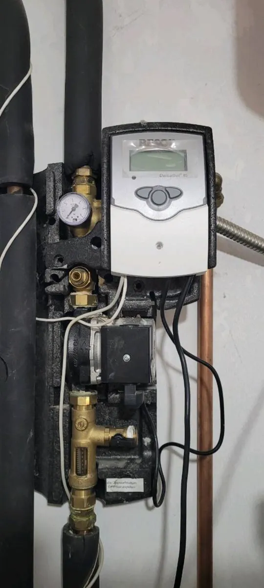Resol solar unit with pump