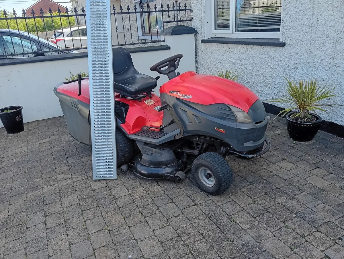 Castlegarden ride on lawnmower - Image 1