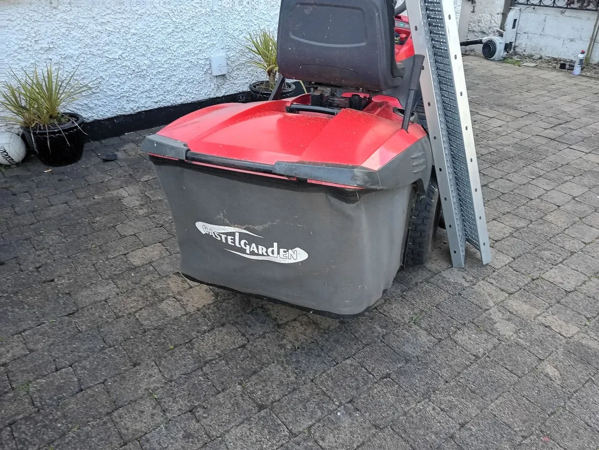 Castlegarden ride on lawnmower - Image 3