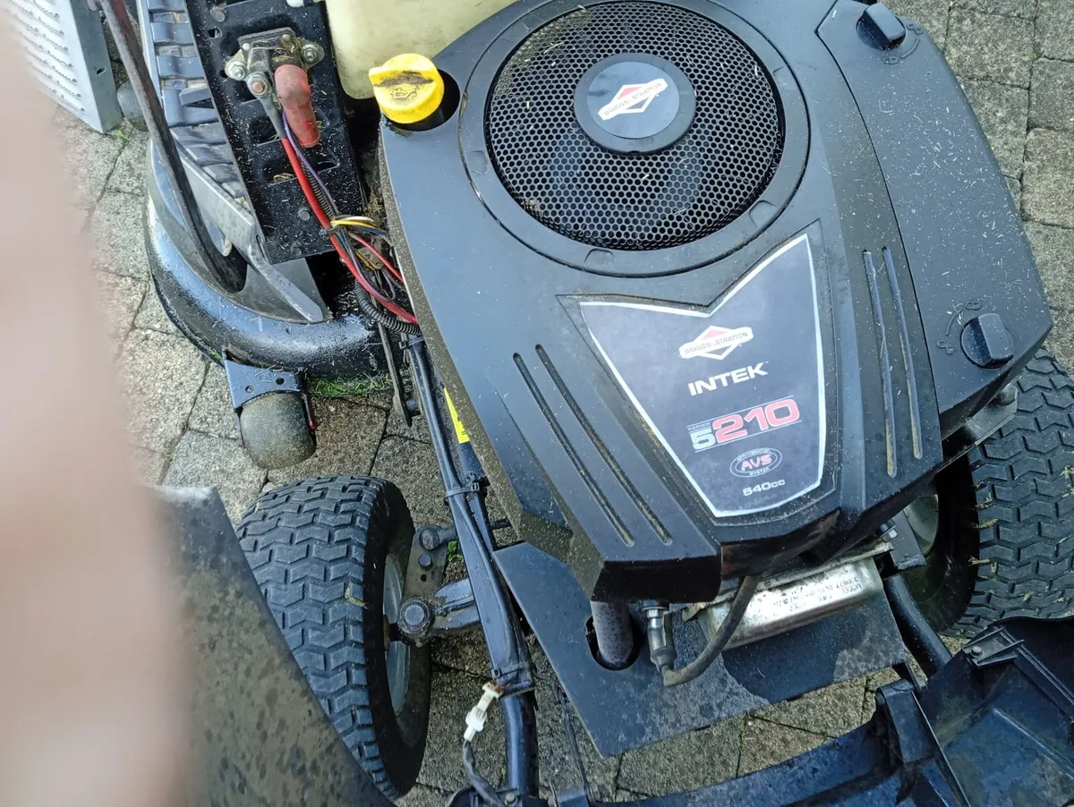 Castlegarden ride on lawnmower - Image 4