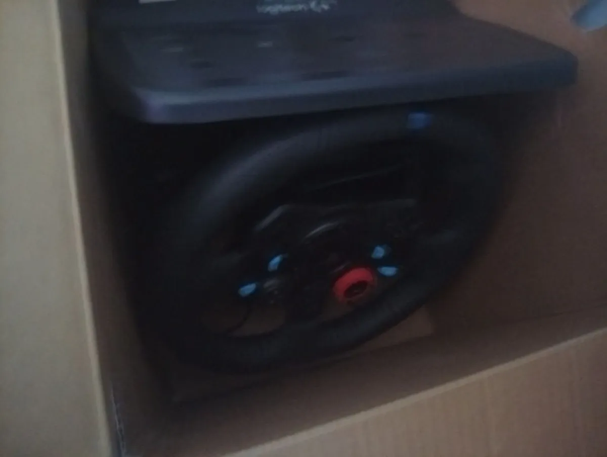 Logitech g29 steering wheel unused in box full set - Image 3