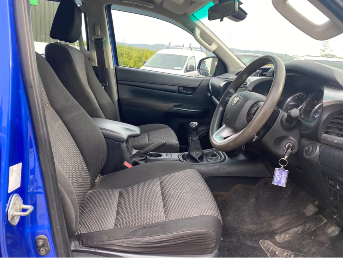 Toyota Hilux ACTIVE D-4D 4WD DCB - Image 4