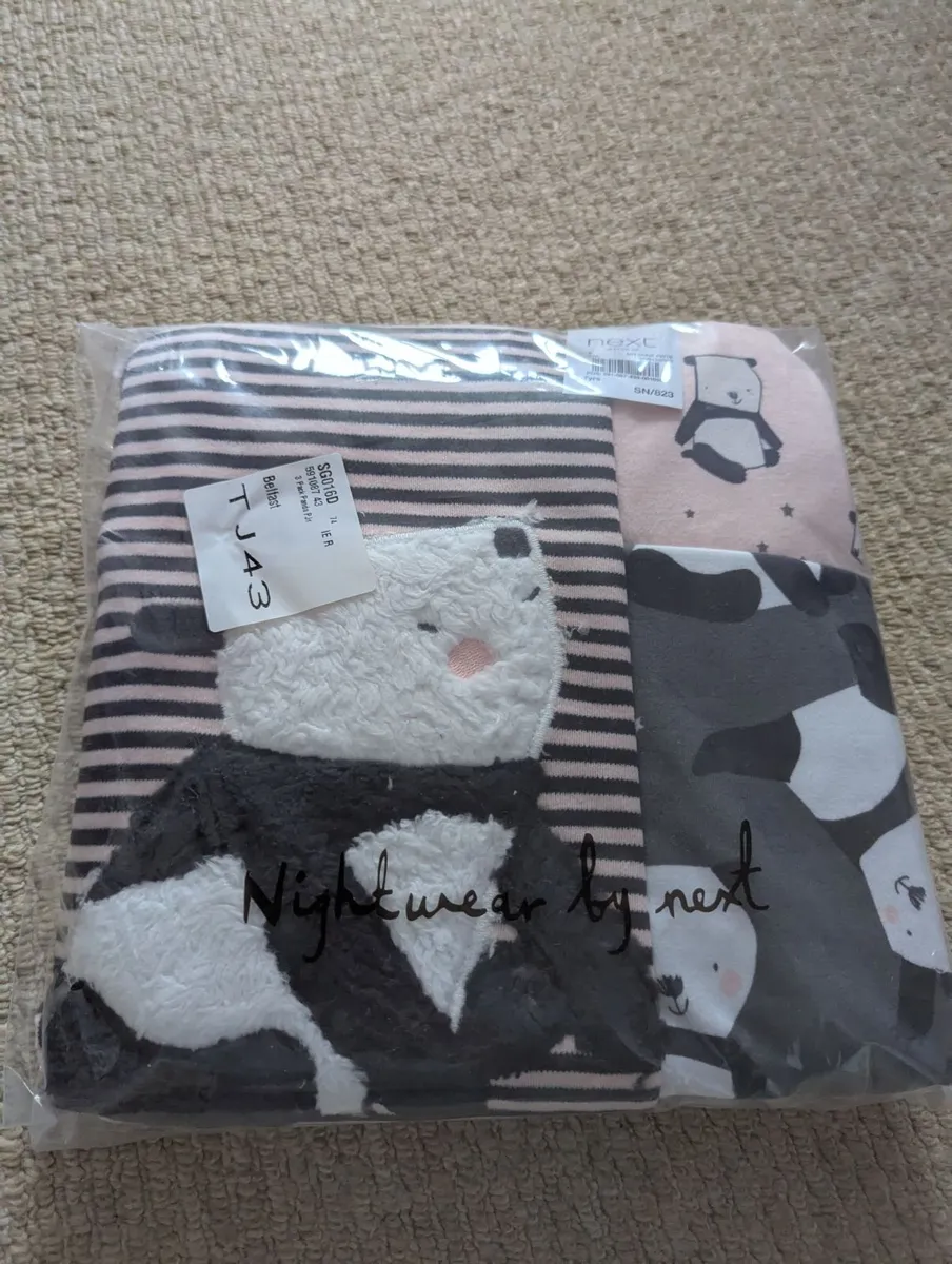 Clothes - Image 4