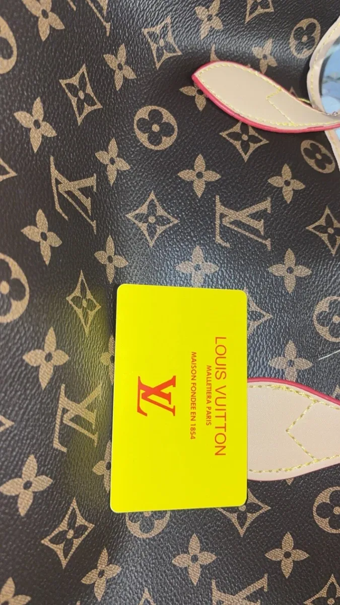 Louis Vuitton Handbag - Image 2