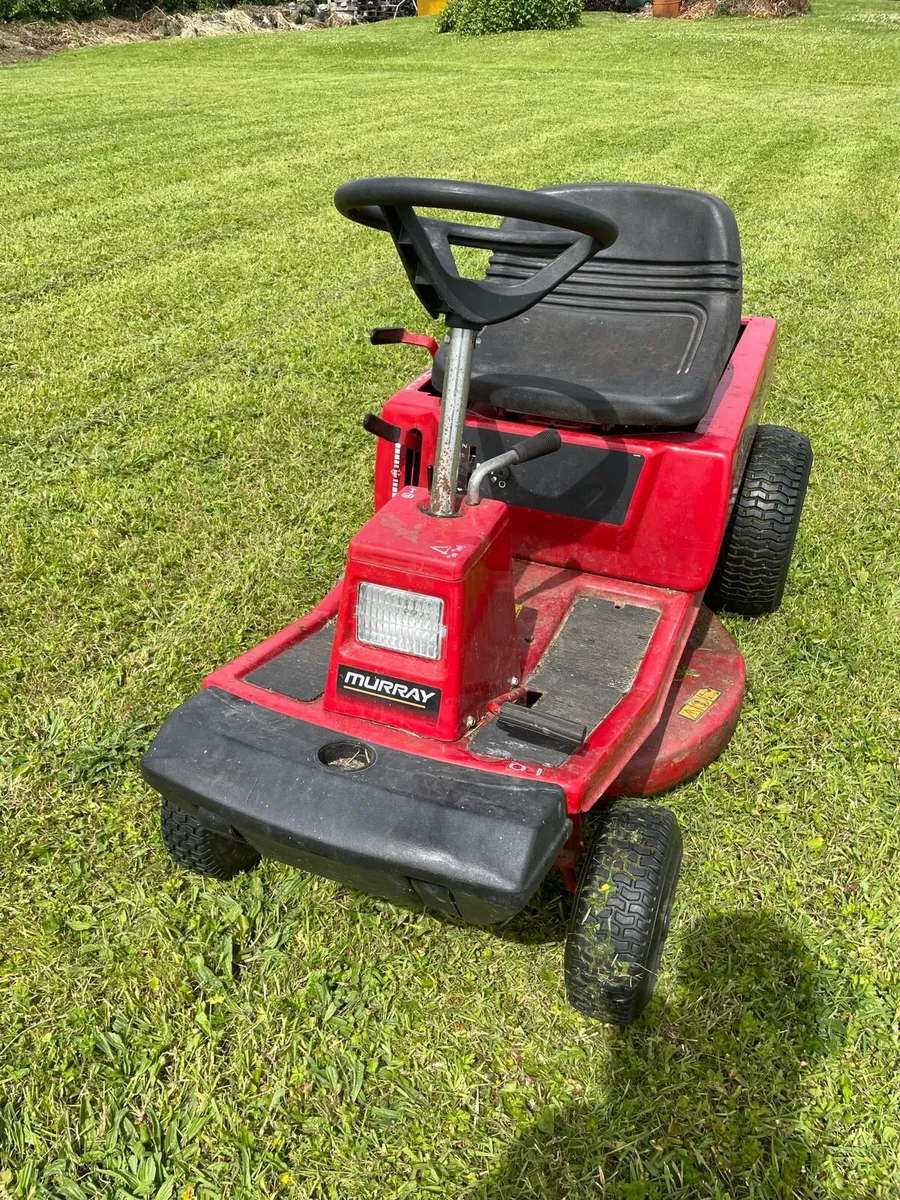 Ride on lawnmower - Image 1