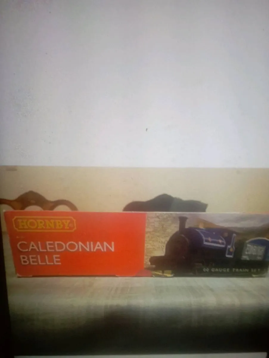 HORBHY OO GAUGE CALEDONIAN BELLE COMPLETE  TRAIN - Image 4