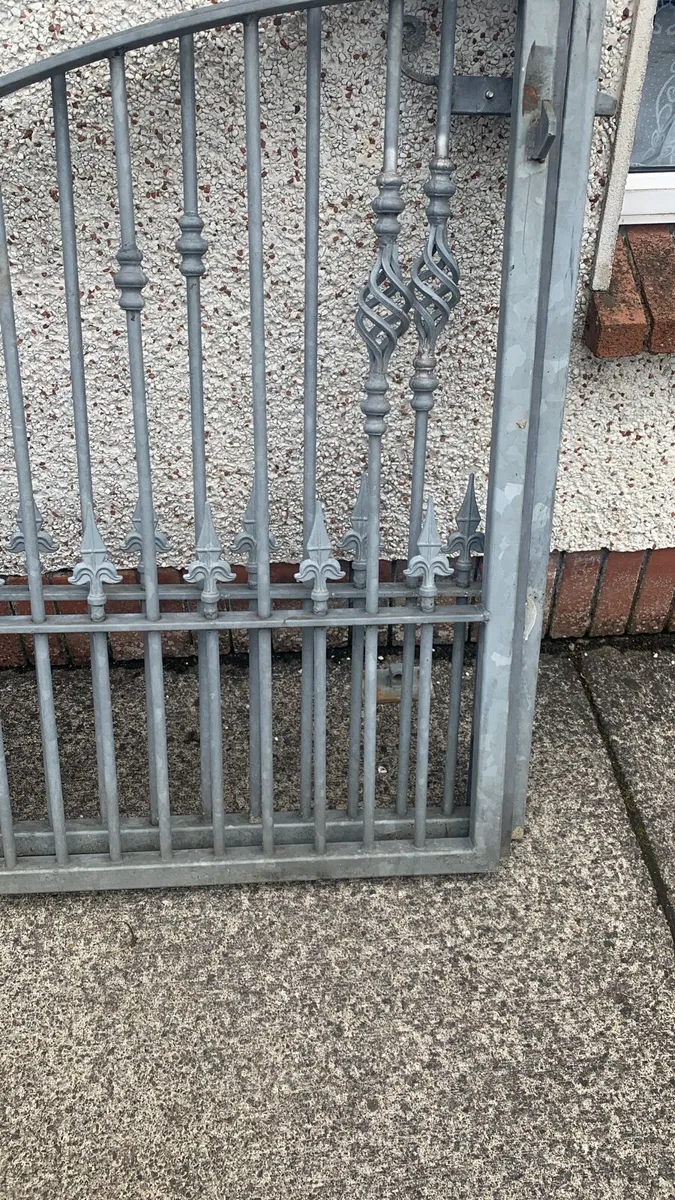 Gates 9 ft long - Image 4
