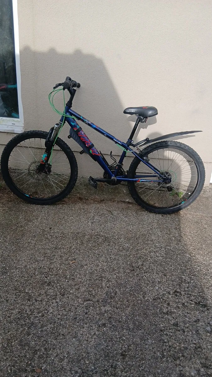 Boys mountain bike 24 inch - Image 1