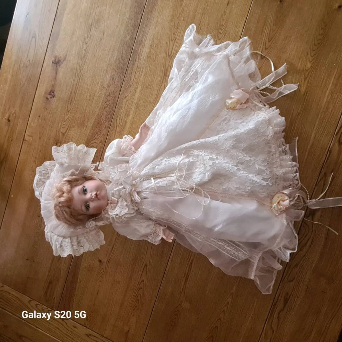 Vanity fair china baby doll in crib - Image 4