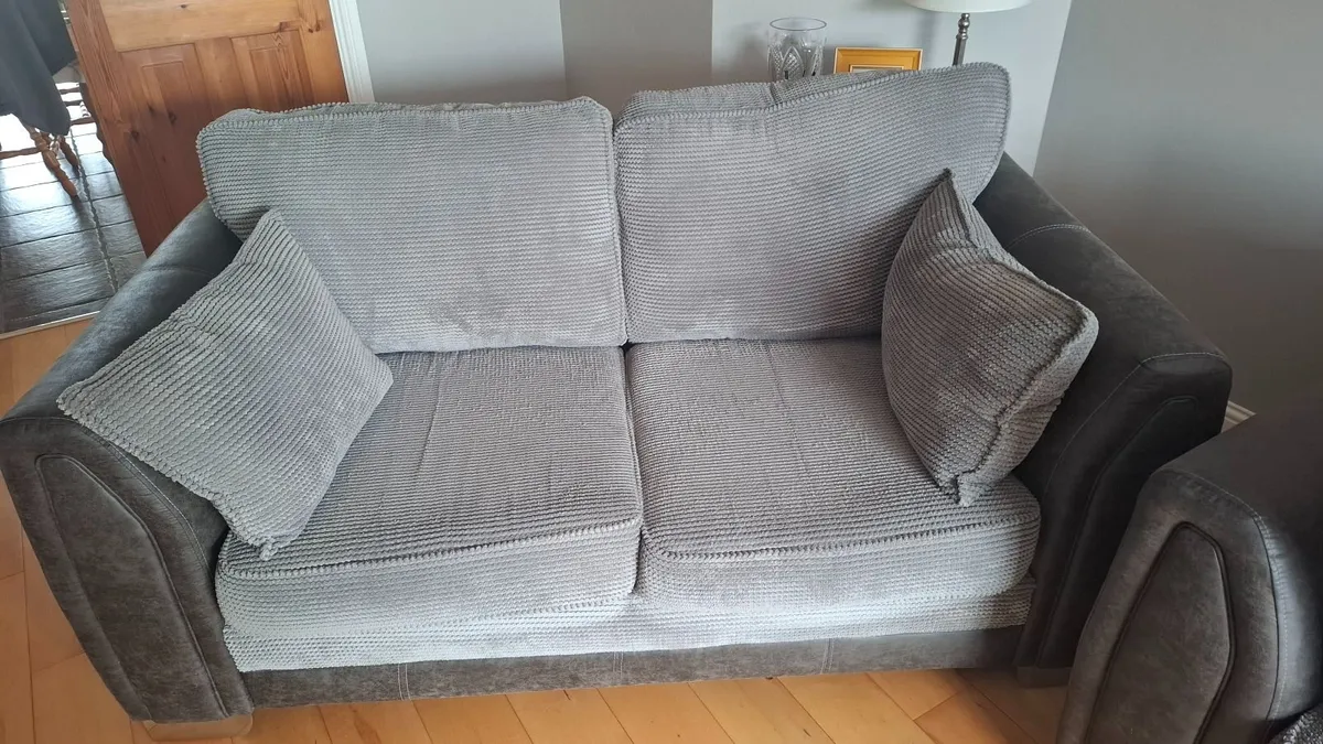 Suite of furniture - Image 1