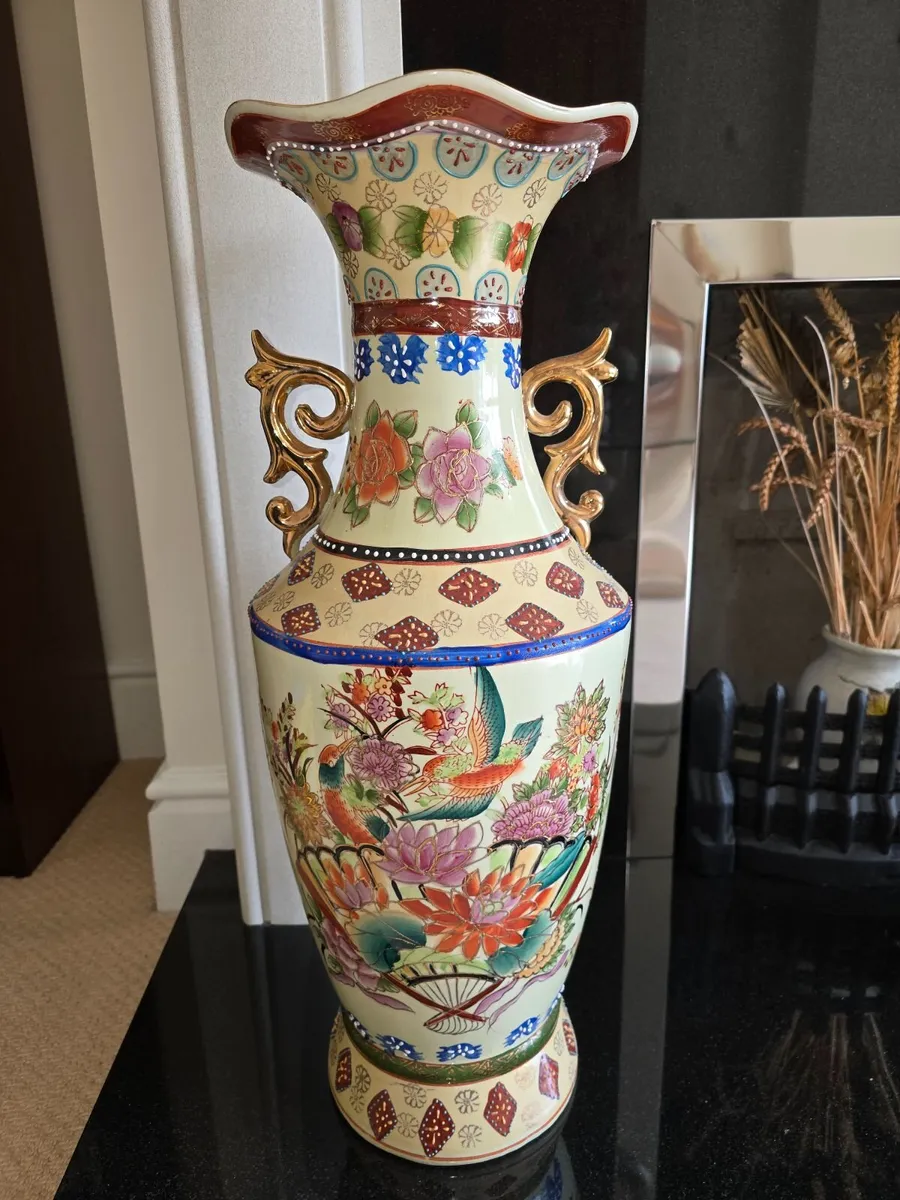 Large Japanese Satsuma Vase - Image 2