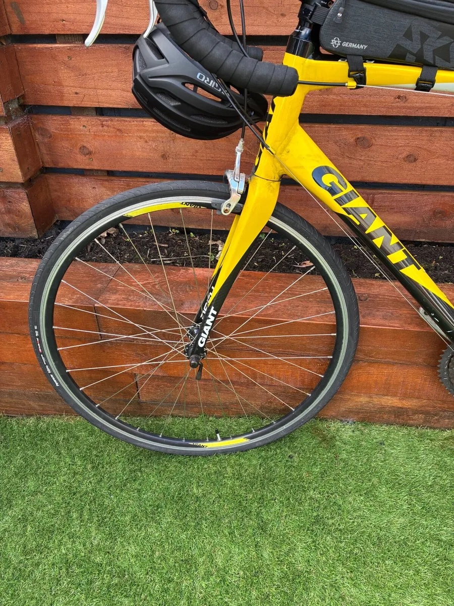 Giant Defy Road Bike – Lightweight, Fast & Ready t - Image 2