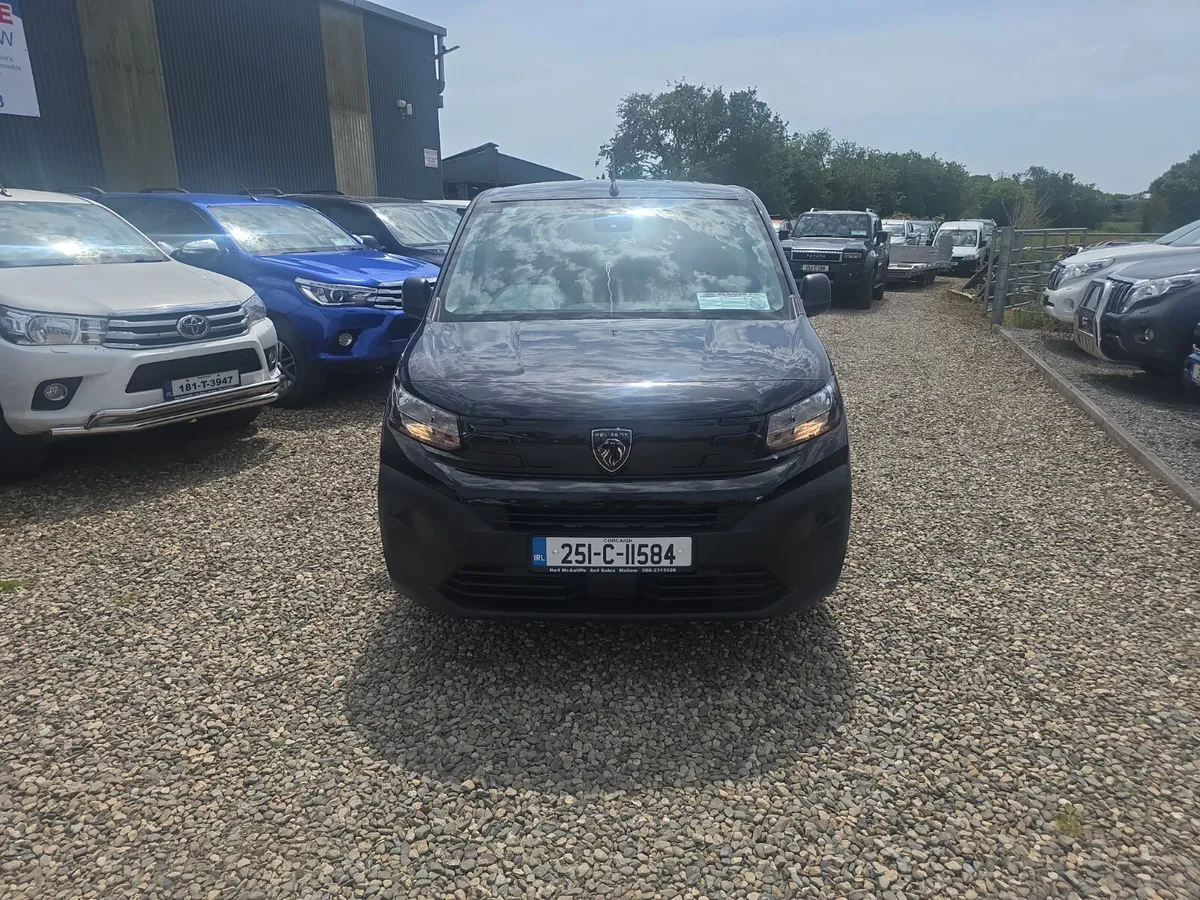 Peugeot Partner 3 Seater Van - Image 3
