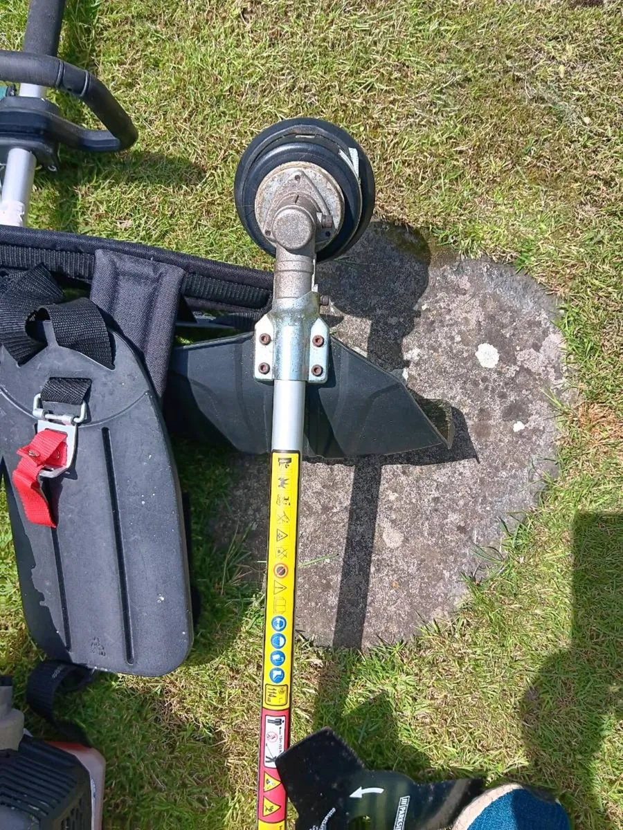 Petrol strimmer - Image 1