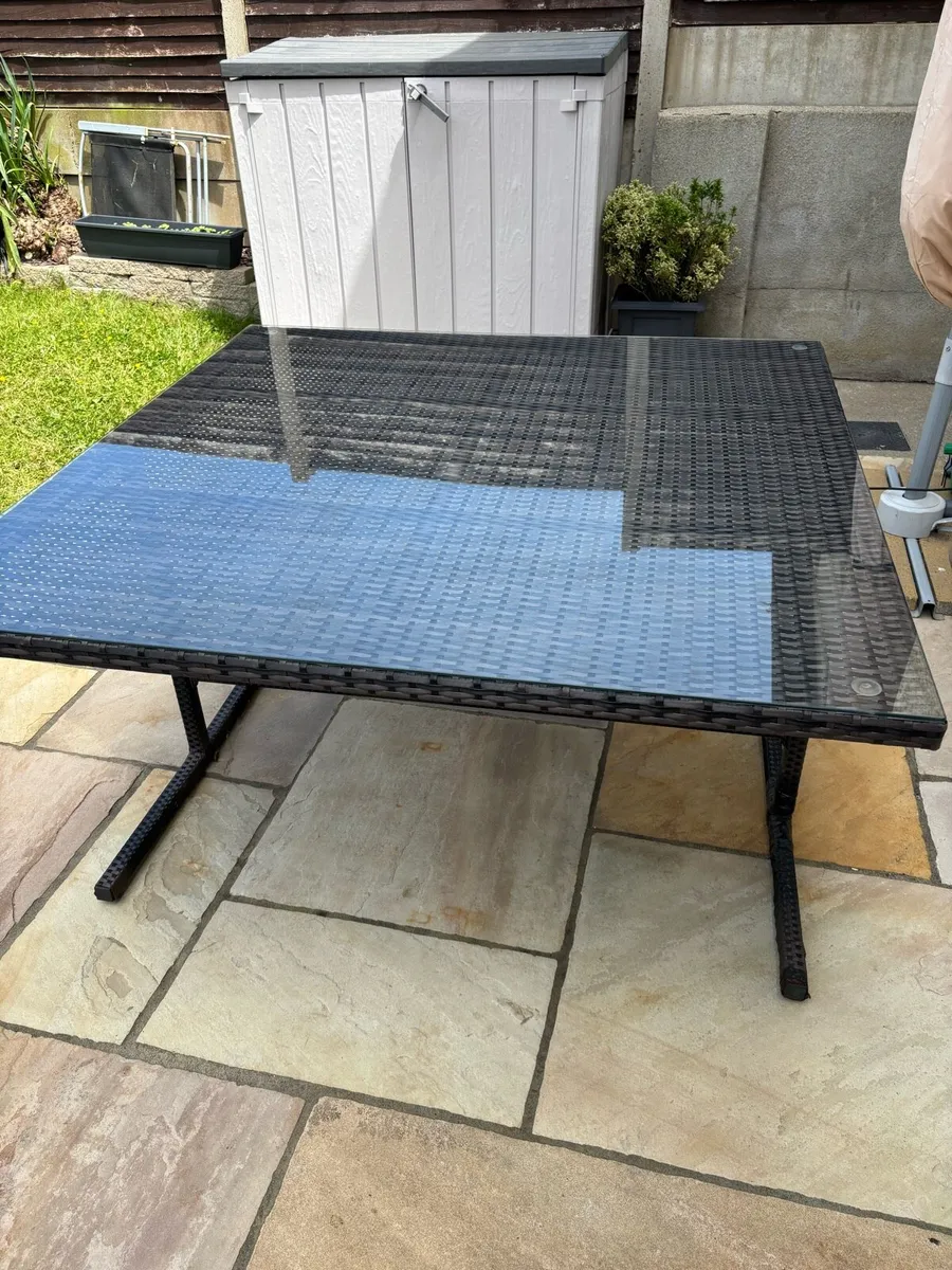 Garden table - Image 2