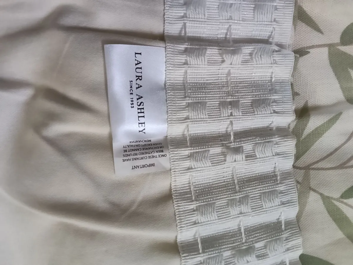 Curtains - Image 2
