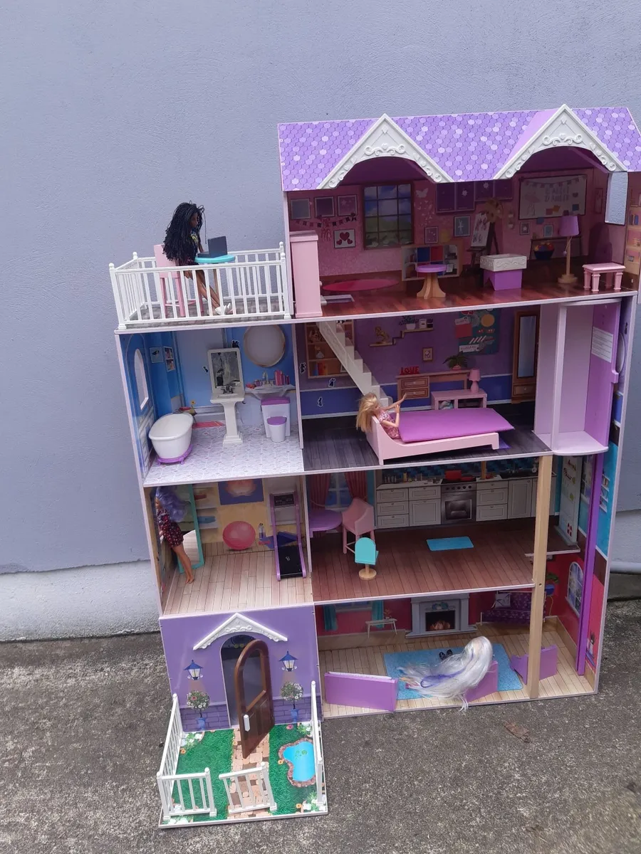 Dolls house - Image 1