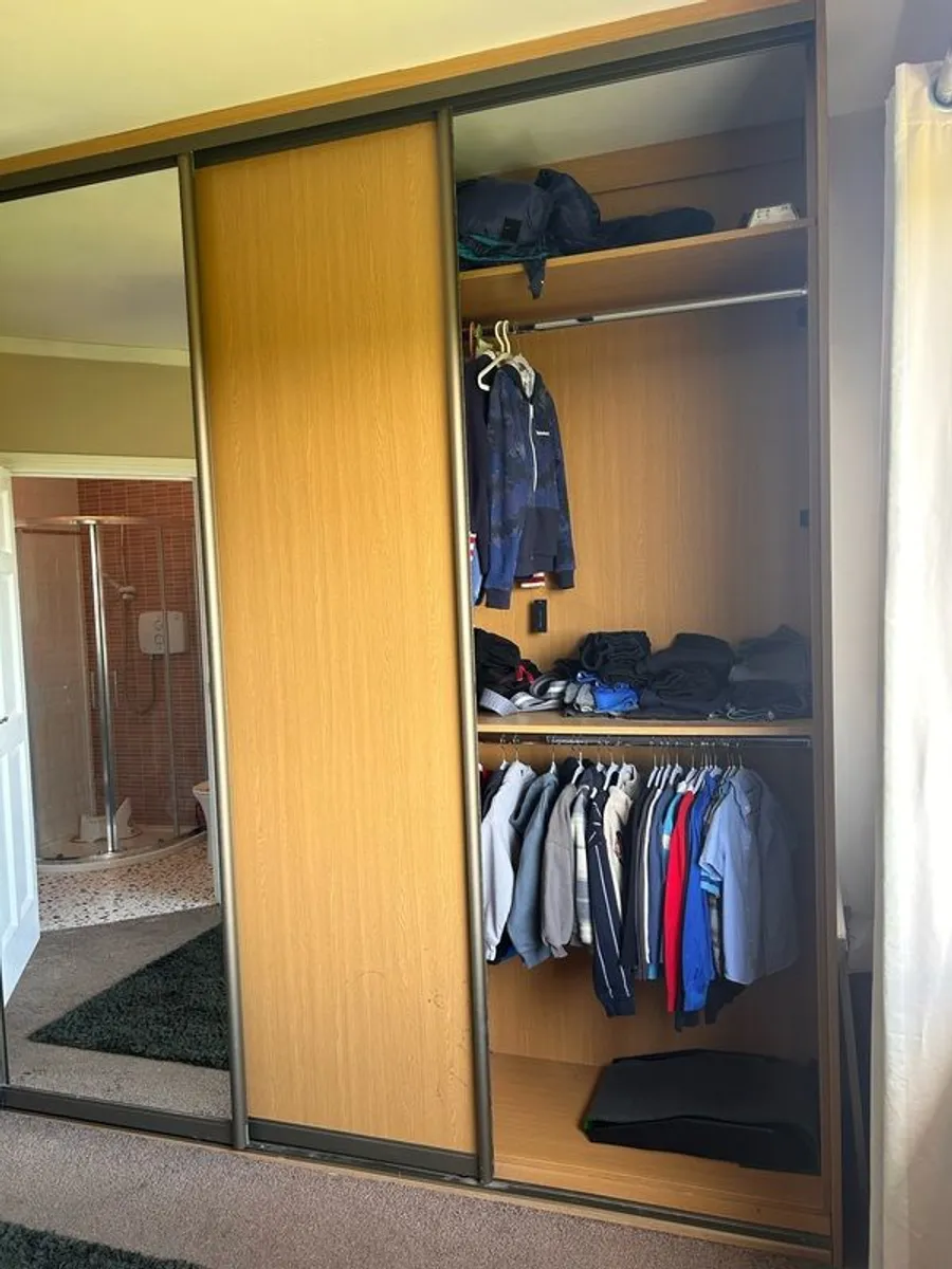 Large fitted wardrobe - Image 3