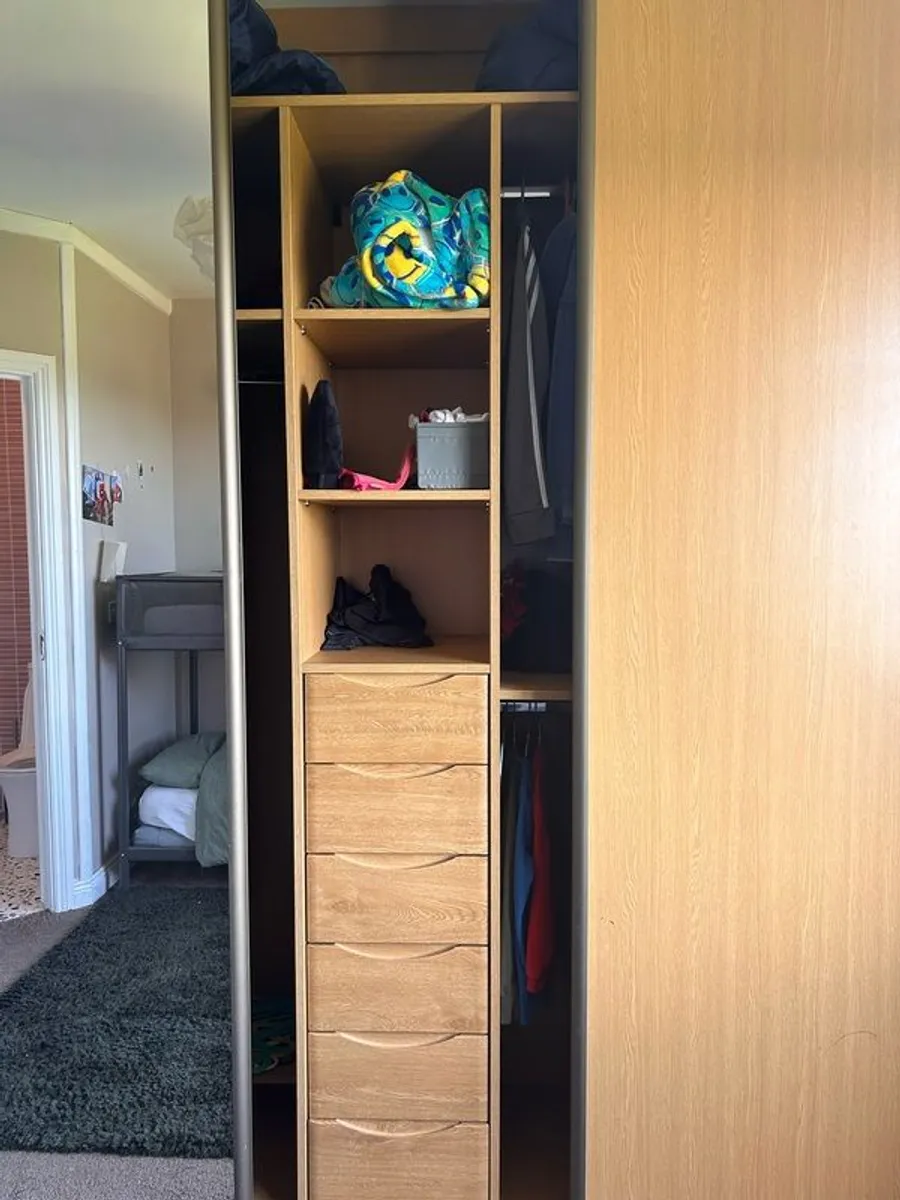 Large fitted wardrobe - Image 4