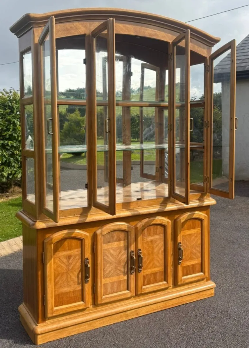 SOLID OAK DISPLAY CABINET - Image 4