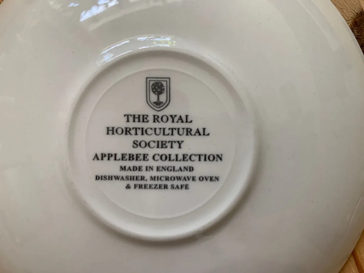 RHS Applebee Delf; Plates, cups & saucers - Image 2