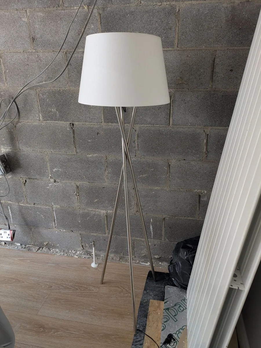 Lamps and lighting fixtures - Image 2