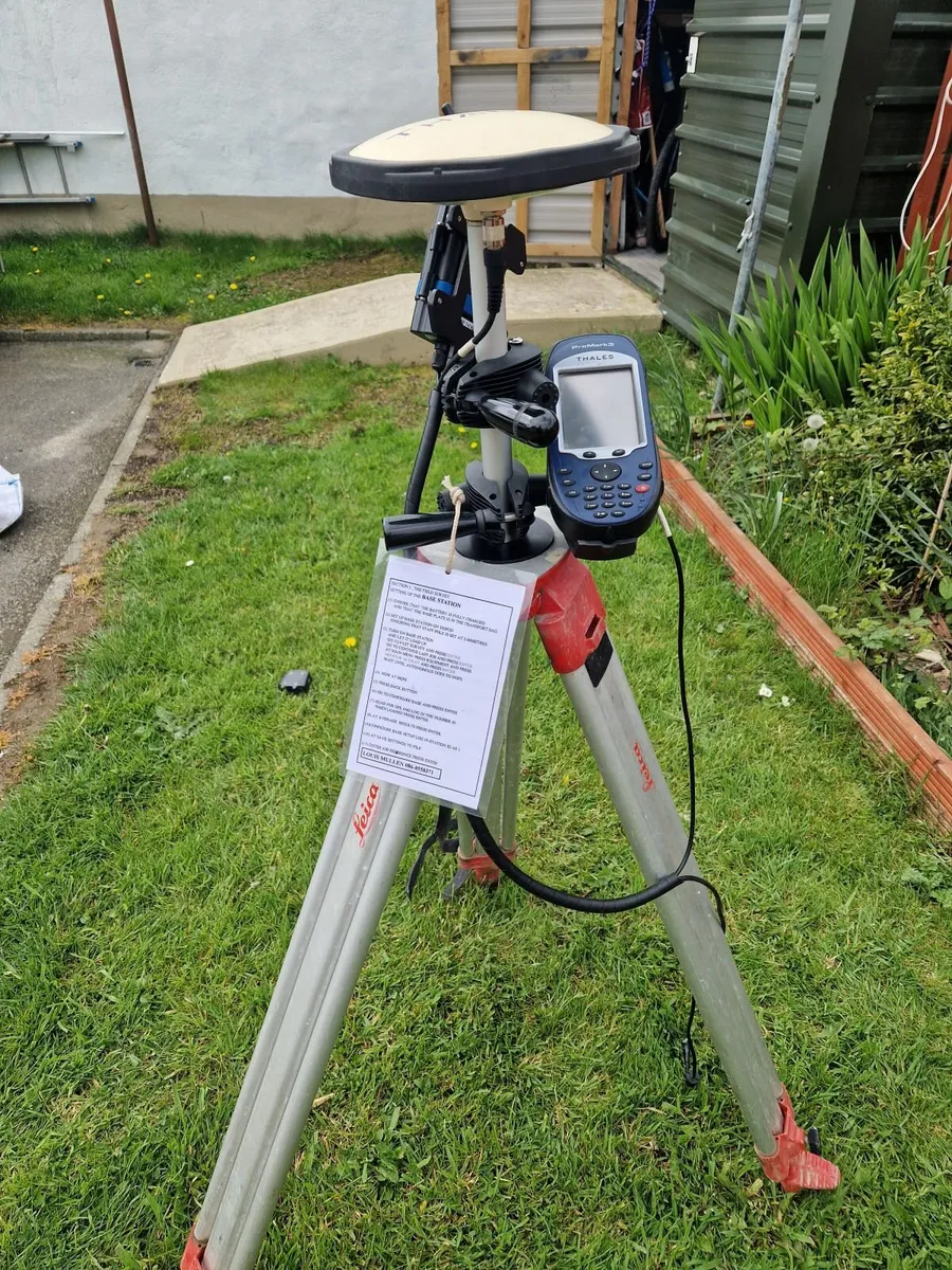 SURVEY EQUIPMENT - Image 1