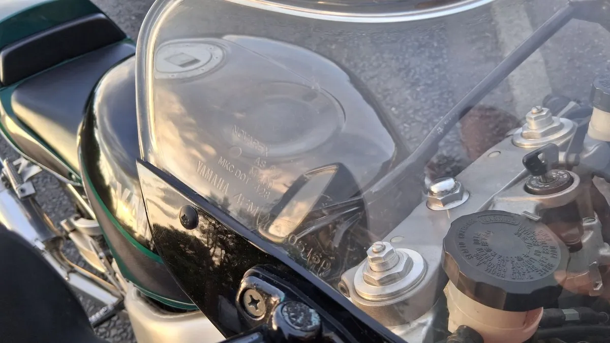 YAMAHA YZF750R - Image 4