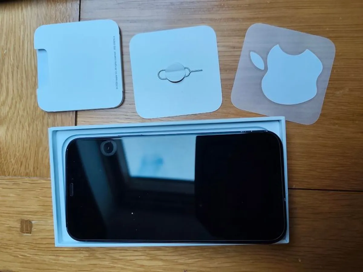 Iphone 12 - Image 3