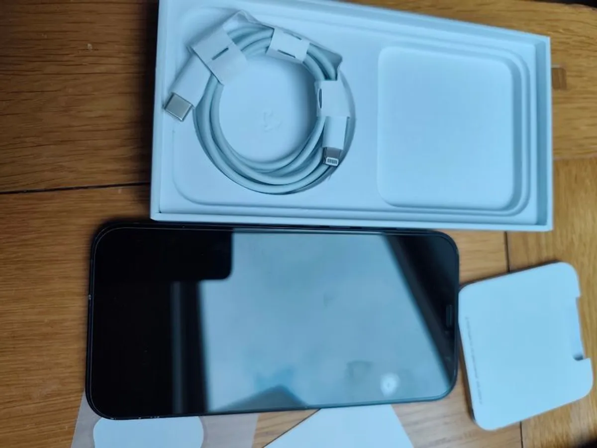 Iphone 12 - Image 4